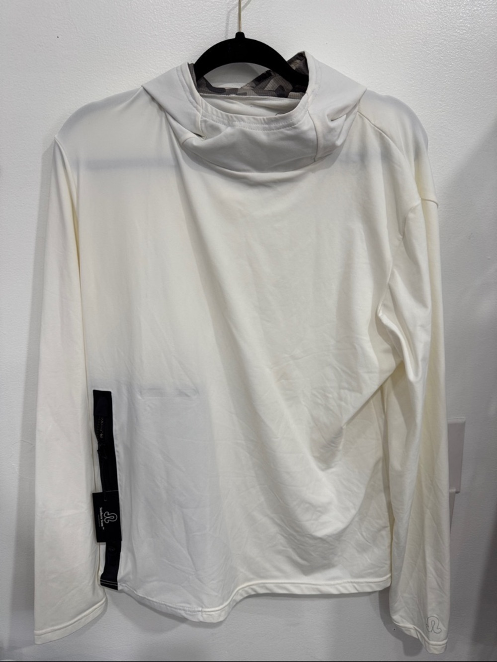 Women’s White Long-Sleeve Hooded Pullover